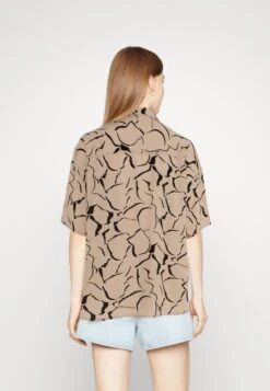 Monki Overhemdblouse - Beige Medium Dusty -Winkel Voor Damesmode 81e52585fa964fc28d48cb114440e8d7