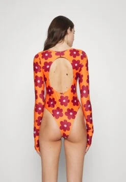 Eco Ring Front Long Sleeve Swimsuit - Badpak - Orange Base -Winkel Voor Damesmode 84913cdabe8e461596c7b5fccc61557a
