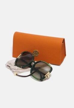 Tory Burch Zonnebril - Transparent Olive 10 Tory Burch Zonnebril - Transparent Olive -Winkel Voor Damesmode 8590ec4311d2446ea0b2bf4614a504db