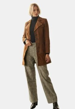 Lucy - Halflange Jas - Cognac Velour -Winkel Voor Damesmode 87a2b69b3a69475e910cd91d42696ab4