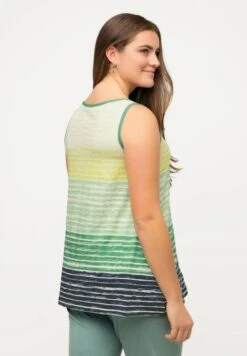 Ulla Popken RayuresBatik Décolleté Ron - Top - Light Moss Green 9 Ulla Popken RayuresBatik Décolleté Ron - Top - Light Moss Green -Winkel Voor Damesmode 8a451665274f45769d4bdced77a916f8