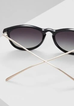 Pilgrim Vanille - Zonnebril - Black -Winkel Voor Damesmode 8f5a8715729a4068bd1883adfccb5ac4