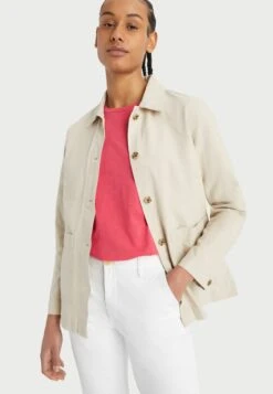 Dockers Regular Fit Chore - Lichte Jas - Beige -Winkel Voor Damesmode 9015754c39f546e4b1d34ad68d1737f6