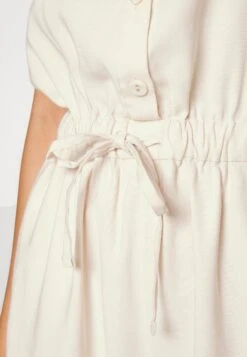 ONLY Onlmago Life Strap Playsuit - Jumpsuit - Moonbeam 13 ONLY Onlmago Life Strap Playsuit - Jumpsuit - Moonbeam -Winkel Voor Damesmode 95ffe6b5ad4c456388505cbb88a4c588