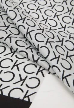 Calvin Klein Geo Minimal Logo Bandana- Halsdoek -Black -Winkel Voor Damesmode 9622f81553084f039cbfb3a0aea1e763