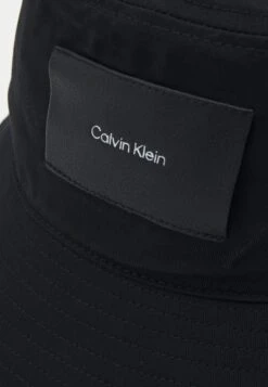 Calvin Klein Patch Bucket Unisex - Hoed - Black 9 Calvin Klein Patch Bucket Unisex - Hoed - Black -Winkel Voor Damesmode 97f2fed5917e46c786d2f4e5c8b29c99