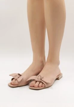 Usha Nowles - Muiltjes - Rosa