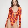 Eco Ring Front Long Sleeve Swimsuit - Badpak - Orange Base -Winkel Voor Damesmode 99d69b6d2b9349cf809bdba72e00ef1f