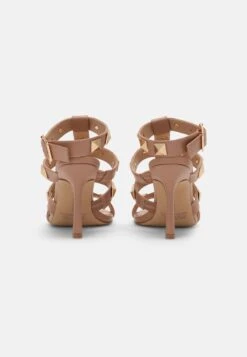 Steve Madden Capri - Sandalen - Nude -Winkel Voor Damesmode 9d4045aa0c954c89a6b211a34353d80a