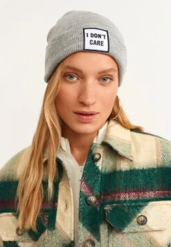 Mit Statement - Muts - Manganese 8 Mit Statement - Muts - Manganese -Winkel Voor Damesmode a37f2d54a8294acda1c12dcddc04a4a8