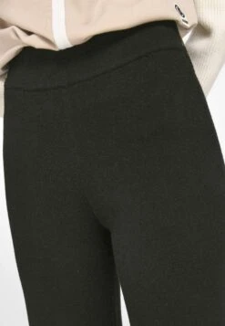 Broek - Schwarz -Winkel Voor Damesmode a3bf717e9f944946a04187368ec71d73