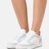 Puma Rebound - Sneakers Laag - White/Frosty Pink/Cool Light Gray 2 Puma Rebound - Sneakers Laag - White/Frosty Pink/Cool Light Gray -Winkel Voor Damesmode a5a2aac5bcad47b284d9a784597bf407