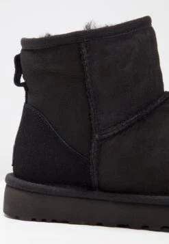Ugg Classic Mini - Korte Laarzen - Black -Winkel Voor Damesmode a911d1b31add41fdbb8c61a60b9cc56b
