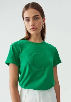 Calli Embroidered- T-Shirt Print - Apple Apple Emb