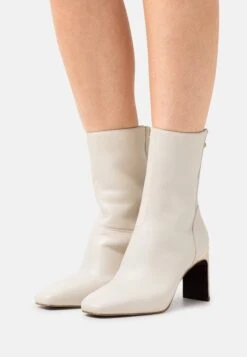 Heart - Korte Laarzen - Ivory