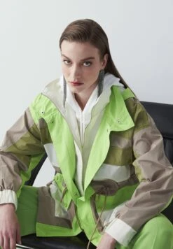 Ipekyol Relaxed Fit Colorblock Adjustable Waist Coat - Parka - Green -Winkel Voor Damesmode b47fd26c98b84695abf619ad27e5cbe6