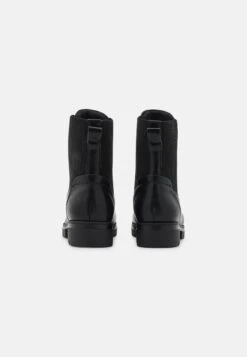 Tamaris Korte Laarzen - Black 11 Tamaris Korte Laarzen - Black -Winkel Voor Damesmode b89d741a698944d4ac381c8fbdc07d4b