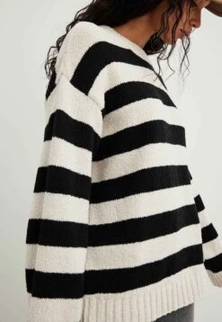 NA-KD Trui - Black White -Winkel Voor Damesmode bed9c4f0b757479a9c8f6bbdda9064a5