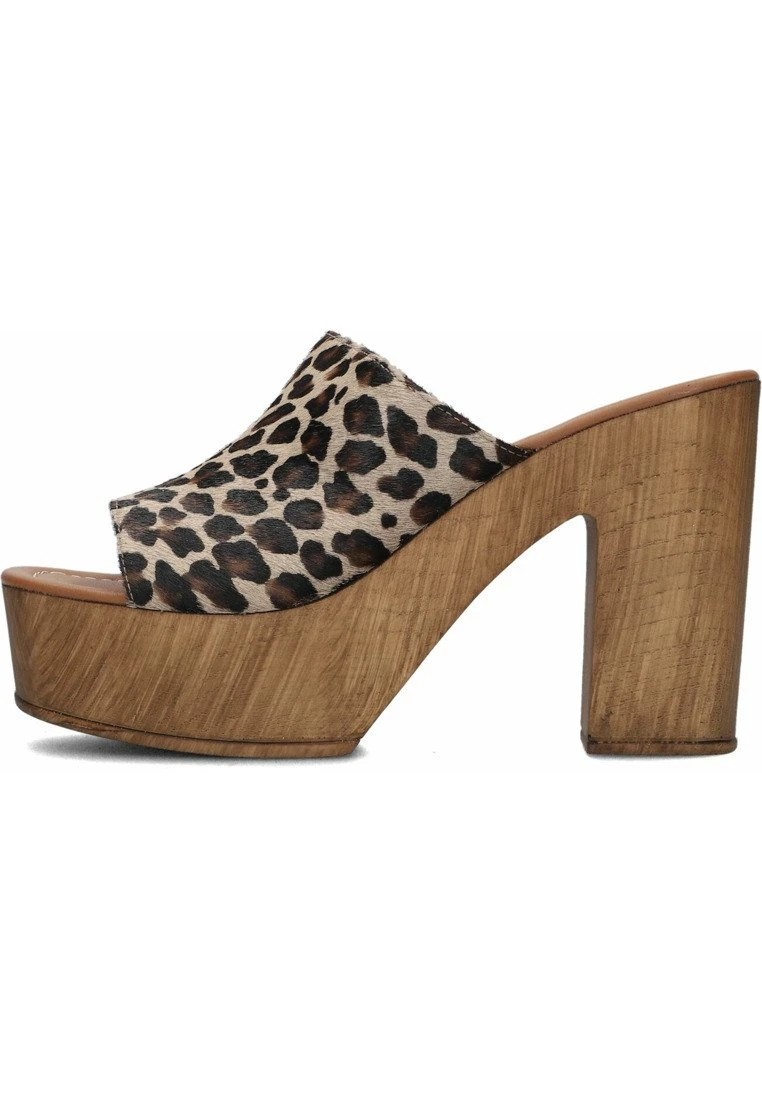 Clogs - Beige 3 Clogs - Beige