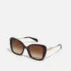 Prada Zonnebril - Brown -Winkel Voor Damesmode cb92cc98e39d4fa2a6776e49170664e0