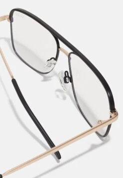 QUAY AUSTRALIA Poster Boy Mini Unisex - Brillen Met Blauwlichtfilter - Black/Gold-Coloured/Clear 9 QUAY AUSTRALIA Poster Boy Mini Unisex - Brillen Met Blauwlichtfilter - Black/Gold-Coloured/Clear -Winkel Voor Damesmode cbaea24c15f549ccada2842bceb903e4