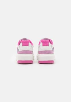 Emporio Armani Sneakers Laag - White/Pink 12 Emporio Armani Sneakers Laag - White/Pink -Winkel Voor Damesmode cd8606c0404d4dc7b47fd31e66df423e