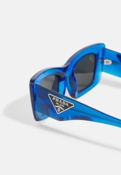 Prada Zonnebril - Crystal Electric Blue -Winkel Voor Damesmode cf0bc9cb7d554dee8ff21d4ddaaf2015