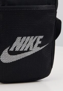 Nike Sportswear Heritage Crossbody Bag Unisex - Schoudertas - Black/Black/White -Winkel Voor Damesmode d68135acd94a4793aab413c95756f85d