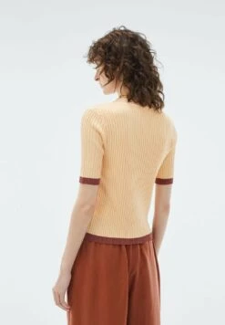 Short Sleeve- T-Shirt Basic - Light Yellow -Winkel Voor Damesmode d70174fac6a4481888889b50517cde48