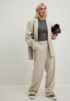 NA-KD Höher Geschnittene Gestreifte - Broek - Stripe -Winkel Voor Damesmode d828a85dc5c14f759a1deb014beb0cad