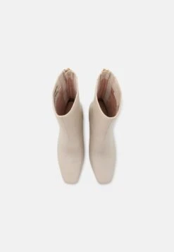 Heart - Korte Laarzen - Ivory -Winkel Voor Damesmode db83b53b9d6a4bf9b8eb73e0c7c4c5f1