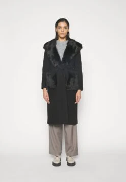 Mackenzie With Hood And Pockets - Mantel - Black 12 Mackenzie With Hood And Pockets - Mantel - Black -Winkel Voor Damesmode dd712642fcd34d2fb677131527230801