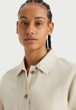 Dockers Regular Fit Chore - Lichte Jas - Beige -Winkel Voor Damesmode e6f7f48ce8c5456abb78657b0231bec5