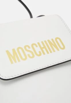 MOSCHINO Shoulder Bag - Telefoonhoesje - Fantasy White -Winkel Voor Damesmode e7088e501117406bb6ef199fdf49f0f2