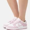 Nike Sportswear Dunk Low - Sneakers Laag - White/Pink Foam -Winkel Voor Damesmode efe66fb10fa14874ad41a145cc3bbb2f