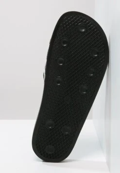 Adidas Originals Adilette Unisex - Muiltjes - Black/White -Winkel Voor Damesmode f15cc37f92de4de7a4a1392661518046