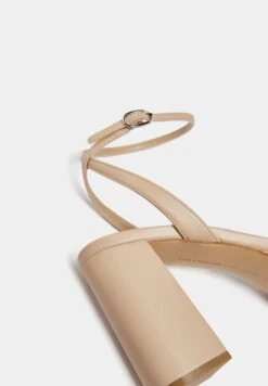 PULL & BEAR Plateau-Mit Absatz Aus - Sandalen Met Plateauzool - Transparent -Winkel Voor Damesmode f18b1e4c5d4c4f38b4e086461f7d7f7b