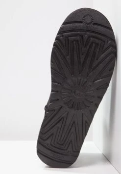 Ugg Classic Mini - Korte Laarzen - Black -Winkel Voor Damesmode f357604ec0b446cf92cd699ddaccbfab