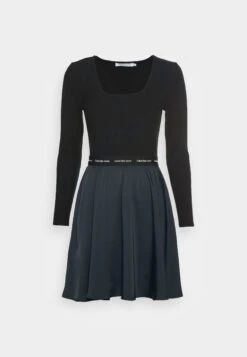 Calvin Klein Jeans Repeat Logo Elastic Dress - Cocktailjurk - Black -Winkel Voor Damesmode fa424d5c8a0d49b8ba33da83049f468d
