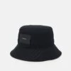 Calvin Klein Patch Bucket Unisex - Hoed - Black 2 Calvin Klein Patch Bucket Unisex - Hoed - Black -Winkel Voor Damesmode ff90fe20a385493f9798f8deb0c95fc2